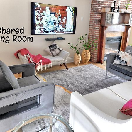 Welcome Home! Acores Bed & Breakfast โตรอนโต ภายนอก รูปภาพ