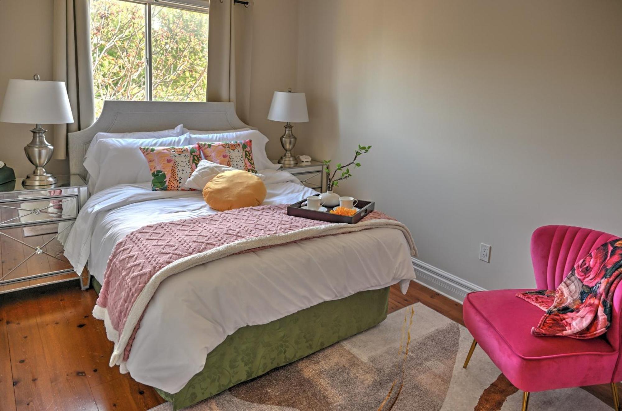 Welcome Home! Acores Bed & Breakfast โตรอนโต ห้อง รูปภาพ