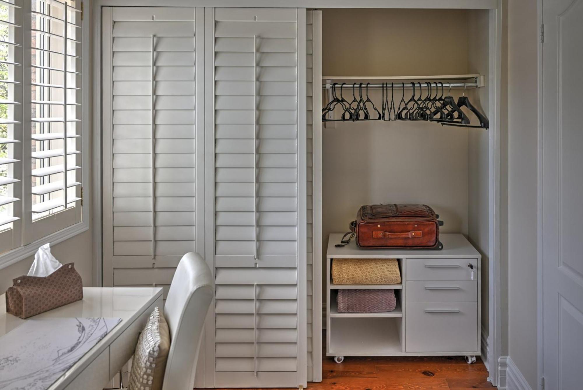 Welcome Home! Acores Bed & Breakfast โตรอนโต ห้อง รูปภาพ