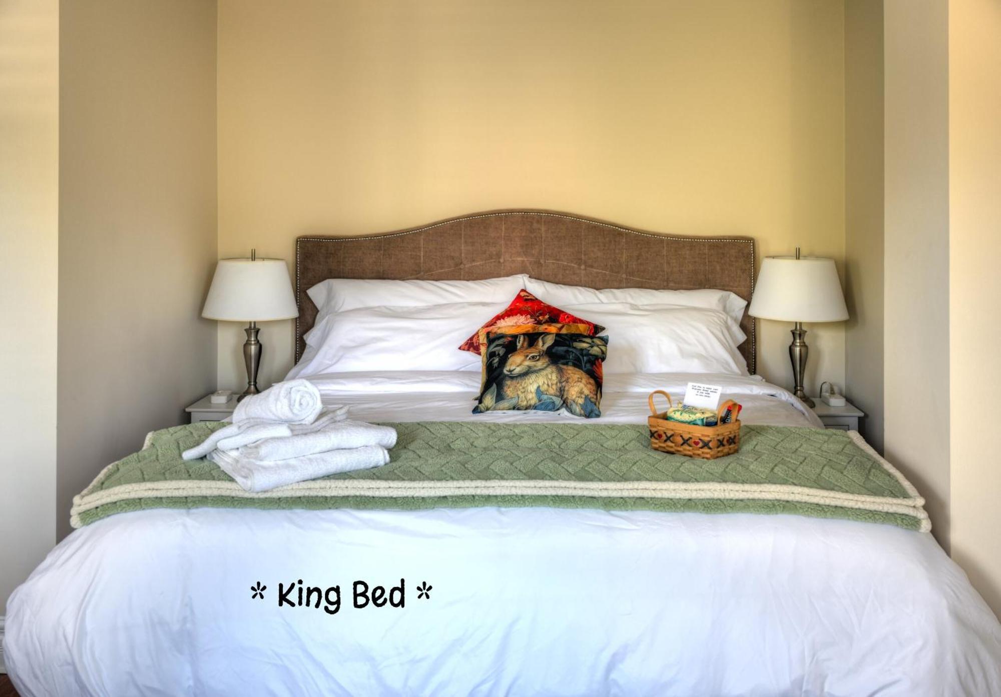 Welcome Home! Acores Bed & Breakfast โตรอนโต ห้อง รูปภาพ
