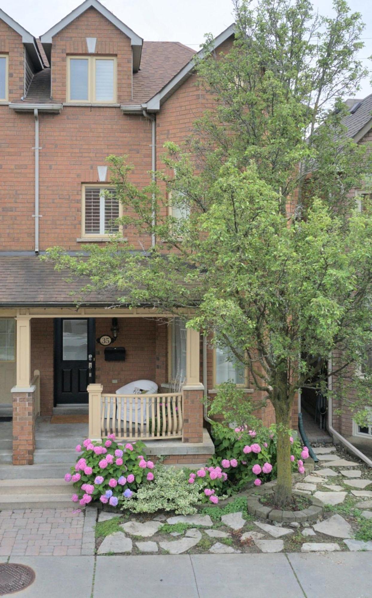 Welcome Home! Acores Bed & Breakfast โตรอนโต ภายนอก รูปภาพ