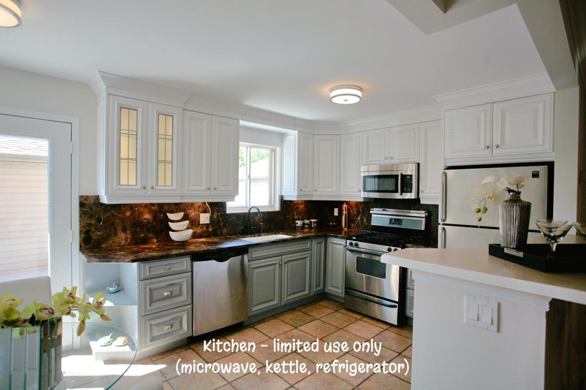 Welcome Home! Acores Bed & Breakfast โตรอนโต ภายนอก รูปภาพ