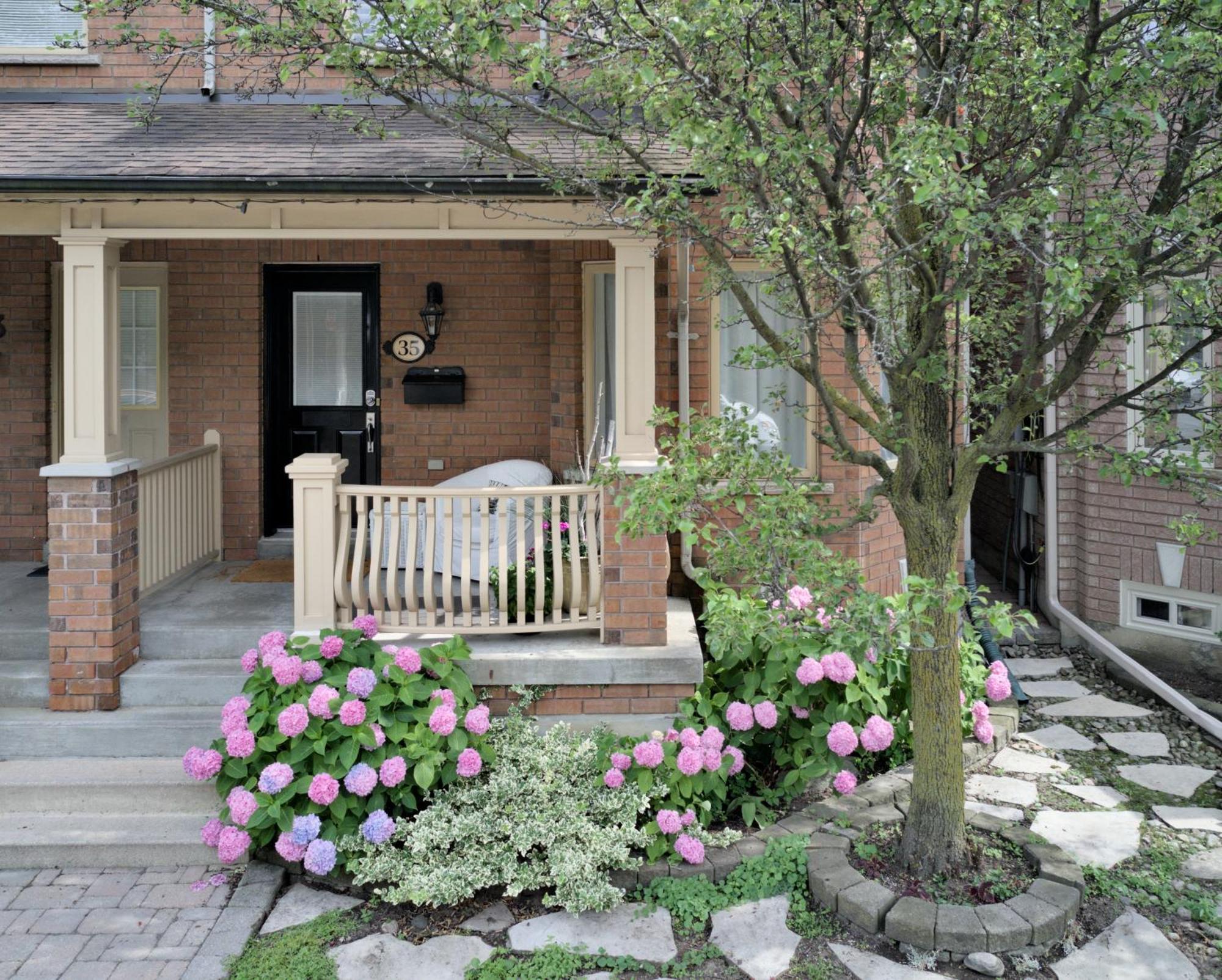 Welcome Home! Acores Bed & Breakfast โตรอนโต ภายนอก รูปภาพ
